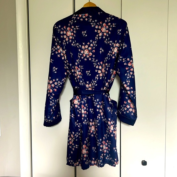 Floral Robe - Picture 4 of 6